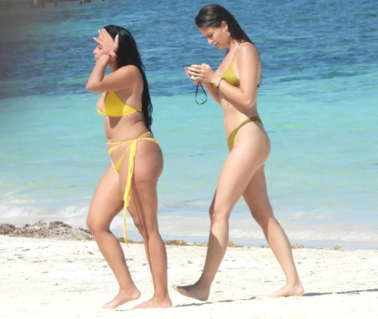 PROCURILE VRUĆE FOTOGRAFIJE: Ronaldova biv&scaron;a djevojka u dru&scaron;tvu poznate glumice mamila uzdahe na plaži