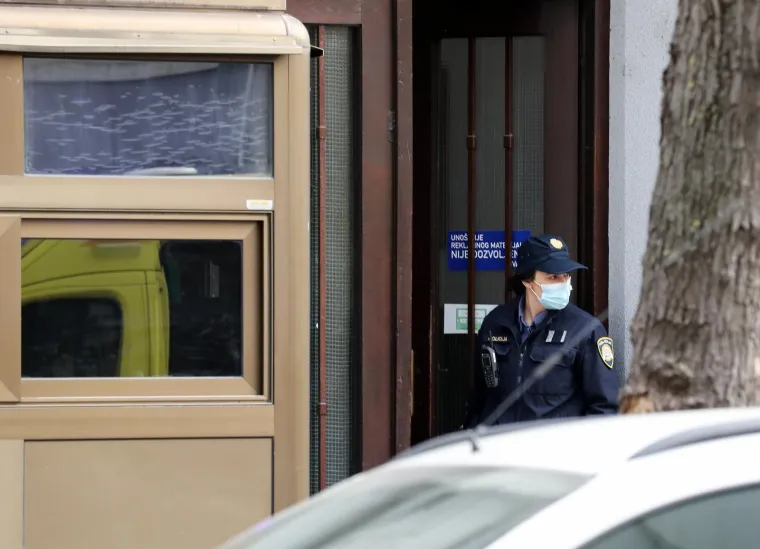 Prizori kao iz akcijskih filmova: Pogledajte kako je izgledalo opsadno stanje u zgradi u kojoj živi Grabar-Kitarović