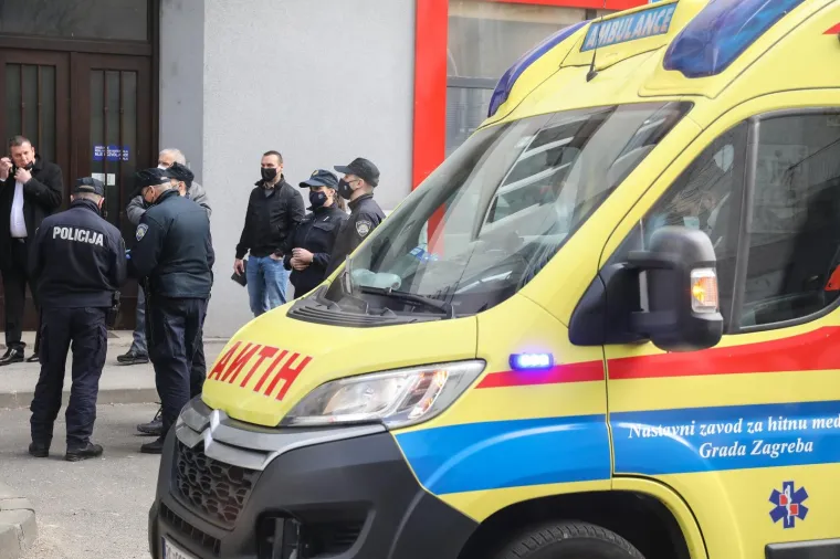 Prizori kao iz akcijskih filmova: Pogledajte kako je izgledalo opsadno stanje u zgradi u kojoj živi Grabar-Kitarović