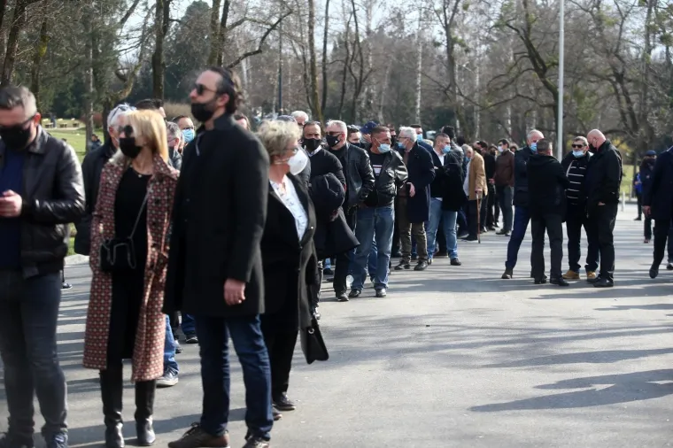 Stotine ljudi oprostile se od Cice: Na Mirogoju pokopan Zlatko Kranjčar