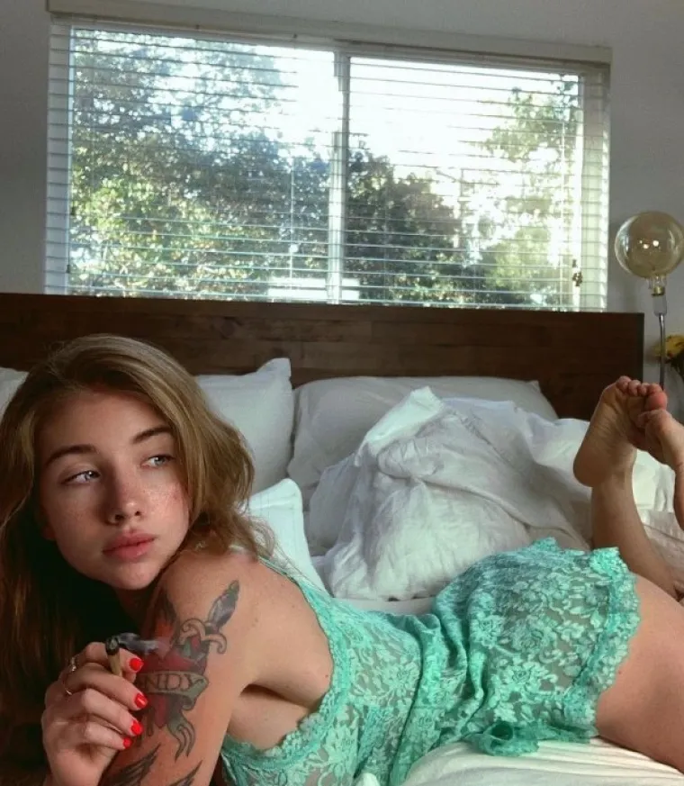 I ONI U CELIBATU BI POKLEKNULI: Možda nisu mažoretkinje, ali njihove ljetne haljinice su jo&scaron; oskudnije, a one besramnije