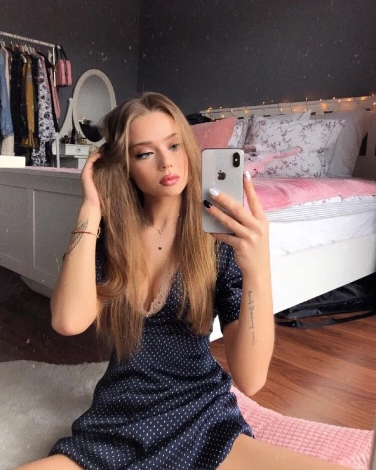 I ONI U CELIBATU BI POKLEKNULI: Možda nisu mažoretkinje, ali njihove ljetne haljinice su jo&scaron; oskudnije, a one besramnije