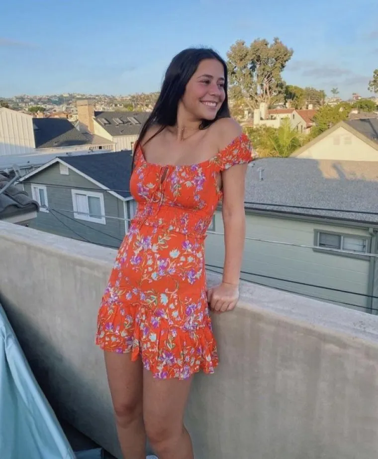 I ONI U CELIBATU BI POKLEKNULI: Možda nisu mažoretkinje, ali njihove ljetne haljinice su jo&scaron; oskudnije, a one besramnije