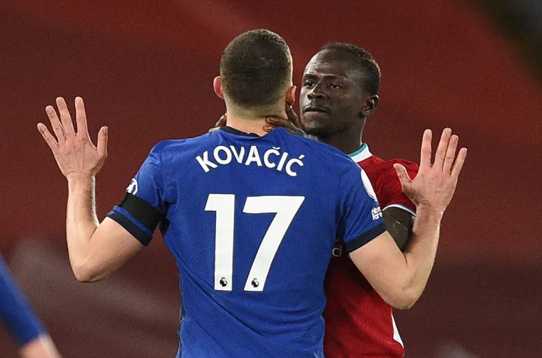 RUŽNA SCENA NA ANFIELDU: Kovačić loptom u glavu pogodio Manea, zvijezda Liverpoola zgrabila ga za vrat