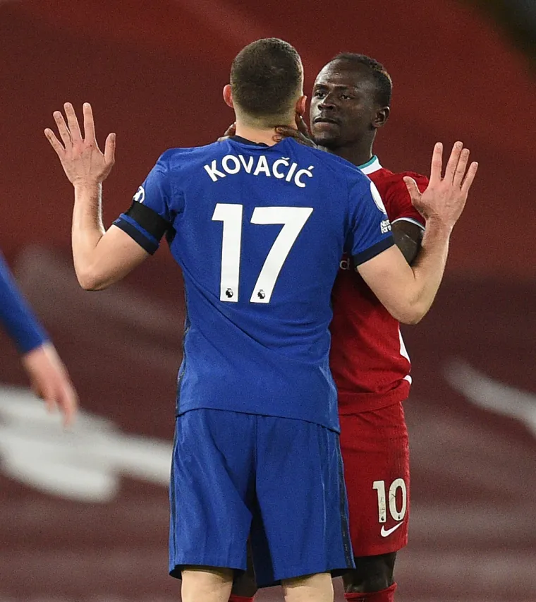 RUŽNA SCENA NA ANFIELDU: Kovačić loptom u glavu pogodio Manea, zvijezda Liverpoola zgrabila ga za vrat