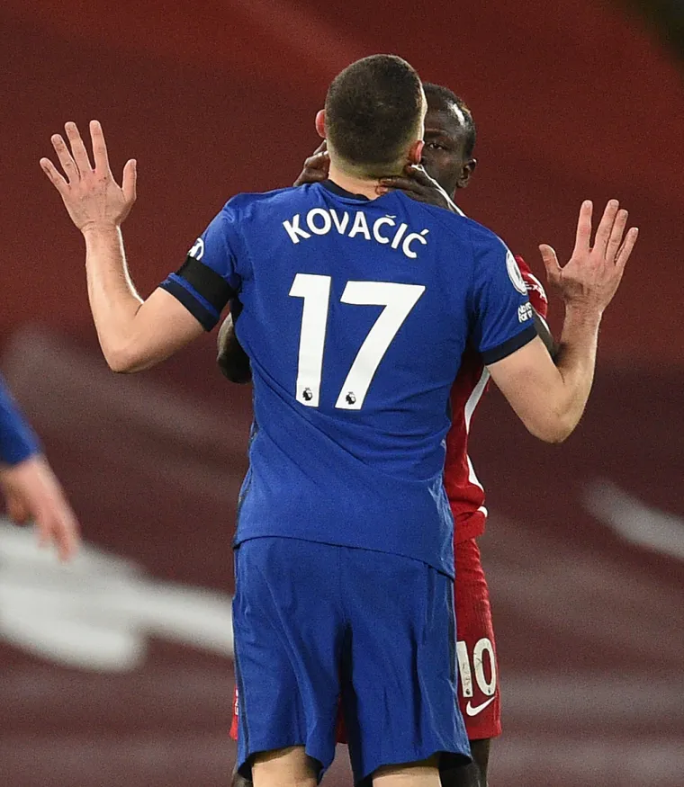 RUŽNA SCENA NA ANFIELDU: Kovačić loptom u glavu pogodio Manea, zvijezda Liverpoola zgrabila ga za vrat