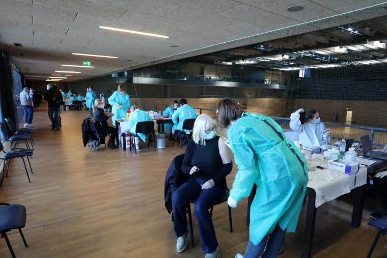 Započelo masovno cijepljenje građana