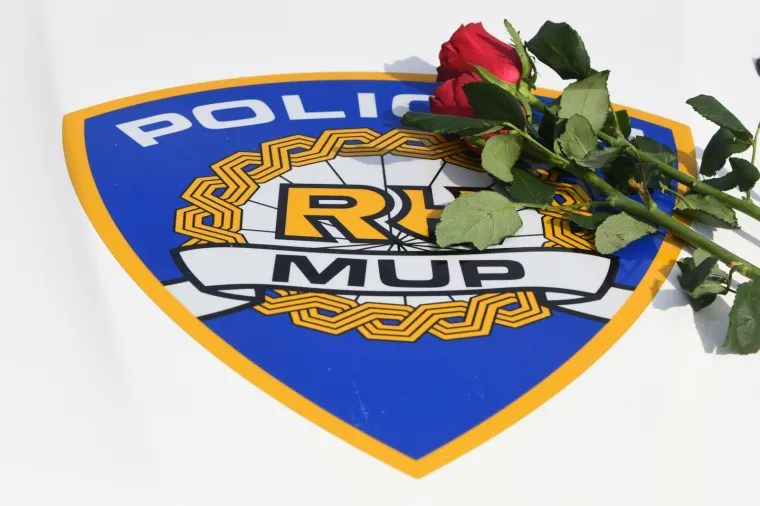 Stanite, evo ruža! Policija zaustavljala žene i priredila im ugodno iznenađenje