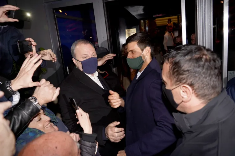 POGLEDAJTE KAKO JE  ĐOKOVIĆ PROSLAVIO POVIJESNI USPJEH: Beograd je sinoć gorio; 'Volim vas i jo&scaron; jedno veliko hvala'