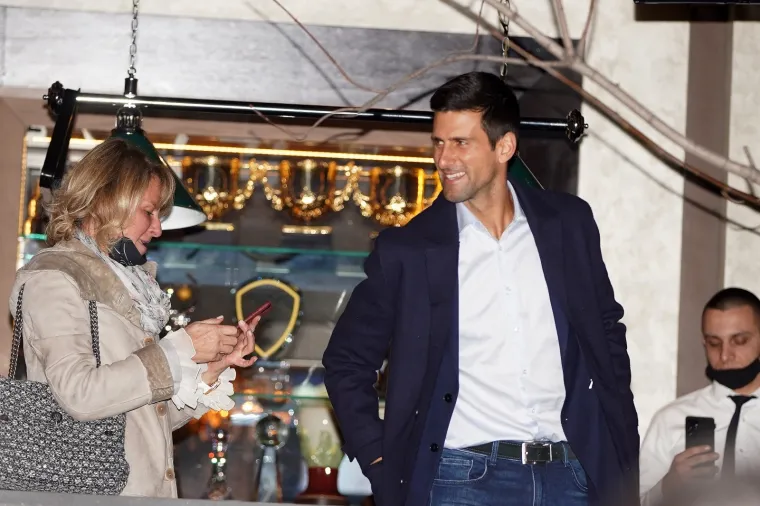 08, March, 2021, Belgrade - Novak Djokovic addressed the fans in front of the Nola restaurant on the occasion of the 311th week at the top of the ATP list, which makes him the best of all time. Novak Djokovic and Dijana Djokovic. Photo: Antonio Ahel/ATAImages
08, mart, 2021, Beograd  - Novak Djokovic obratio se  fanovima ispred restorana Nole povodom 311. nedelje na prvom mestu ATP liste, sta ga cini najboljim svih vremena. Photo: Antonio Ahel/ATAImages