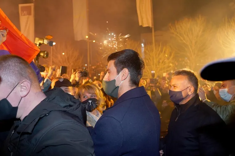 POGLEDAJTE KAKO JE  ĐOKOVIĆ PROSLAVIO POVIJESNI USPJEH: Beograd je sinoć gorio; 'Volim vas i jo&scaron; jedno veliko hvala'