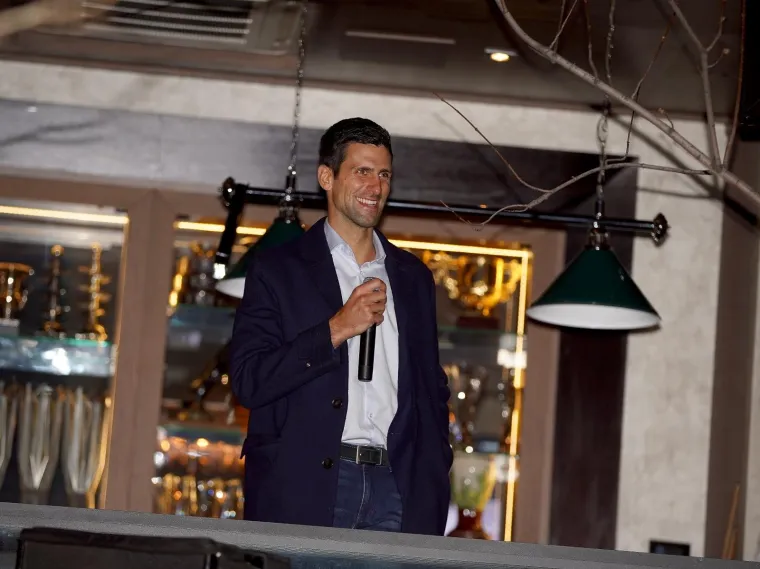 POGLEDAJTE KAKO JE  ĐOKOVIĆ PROSLAVIO POVIJESNI USPJEH: Beograd je sinoć gorio; 'Volim vas i jo&scaron; jedno veliko hvala'