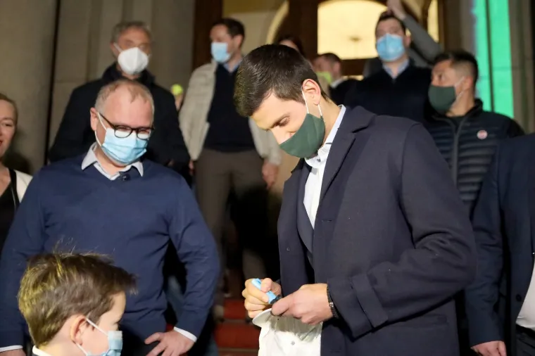 POGLEDAJTE KAKO JE  ĐOKOVIĆ PROSLAVIO POVIJESNI USPJEH: Beograd je sinoć gorio; 'Volim vas i jo&scaron; jedno veliko hvala'