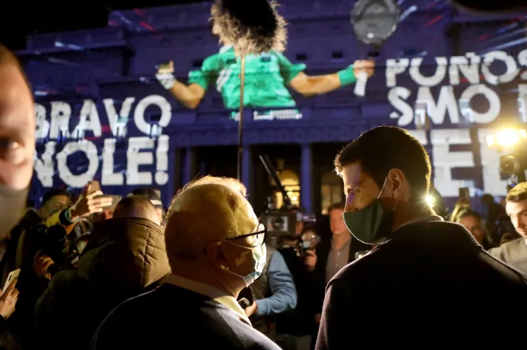 POGLEDAJTE KAKO JE  ĐOKOVIĆ PROSLAVIO POVIJESNI USPJEH: Beograd je sinoć gorio; 'Volim vas i jo&scaron; jedno veliko hvala'