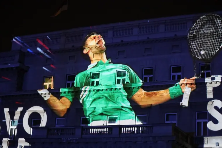 POGLEDAJTE KAKO JE  ĐOKOVIĆ PROSLAVIO POVIJESNI USPJEH: Beograd je sinoć gorio; 'Volim vas i jo&scaron; jedno veliko hvala'