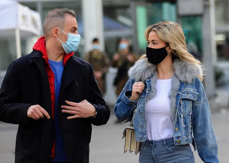 DILETTA ZABLISTALA U RIJETKO VIĐENOM IZDANJU: Lijepa novinarka pro&scaron;etala Milanom, svi su se okretali za njom