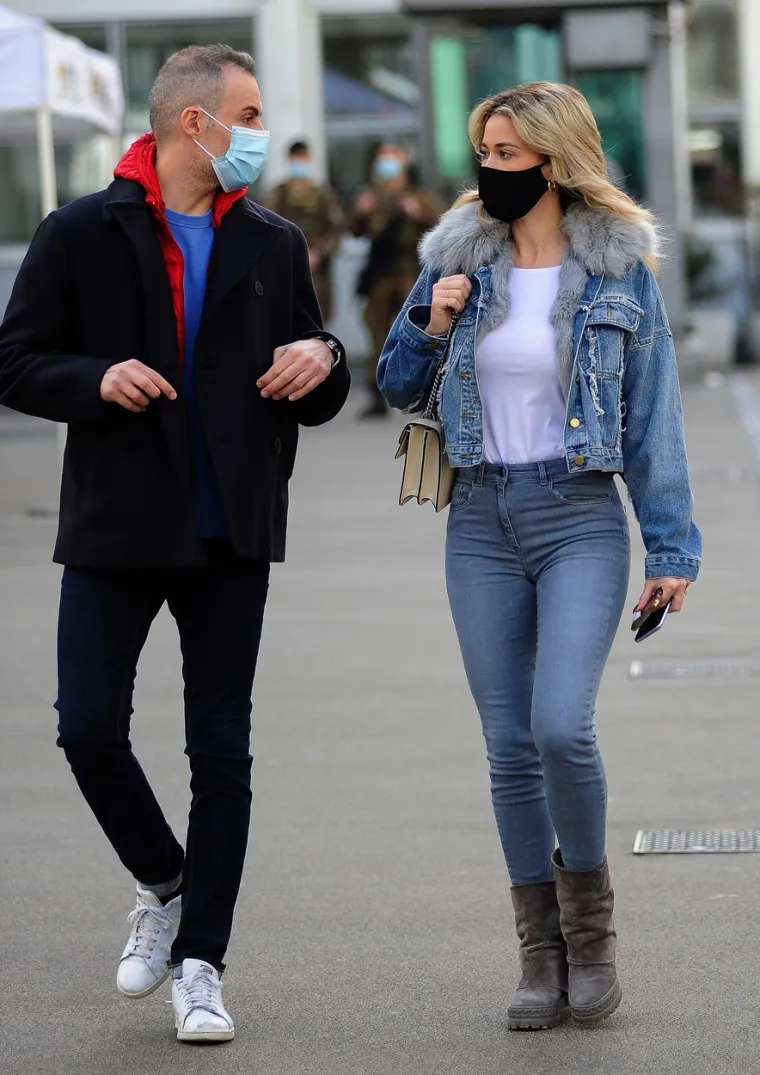 DILETTA ZABLISTALA U RIJETKO VIĐENOM IZDANJU: Lijepa novinarka pro&scaron;etala Milanom, svi su se okretali za njom