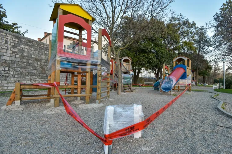 Prije točno godinu dana Bero&scaron; je proglasio epidemiju korone! Prisjetite se kako je tada bilo: Redovi pred trgovinama, prazne police, dezinfekcija...