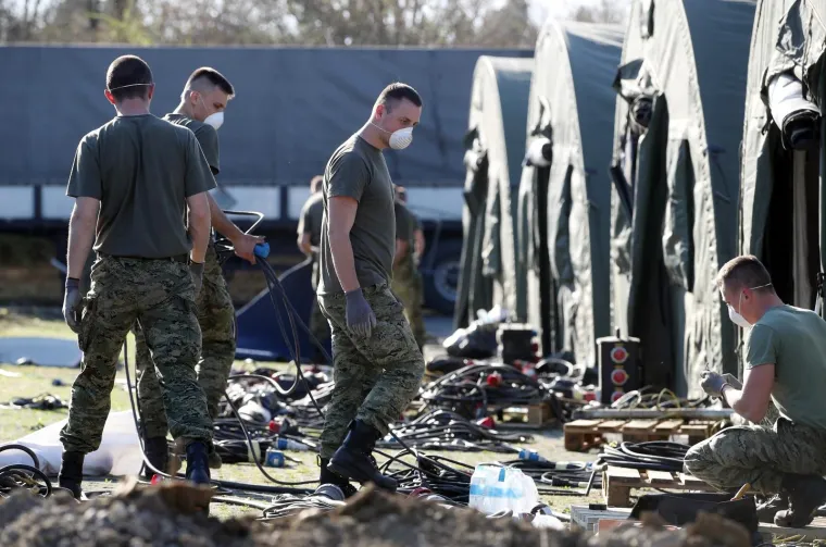 Prije točno godinu dana Bero&scaron; je proglasio epidemiju korone! Prisjetite se kako je tada bilo: Redovi pred trgovinama, prazne police, dezinfekcija...