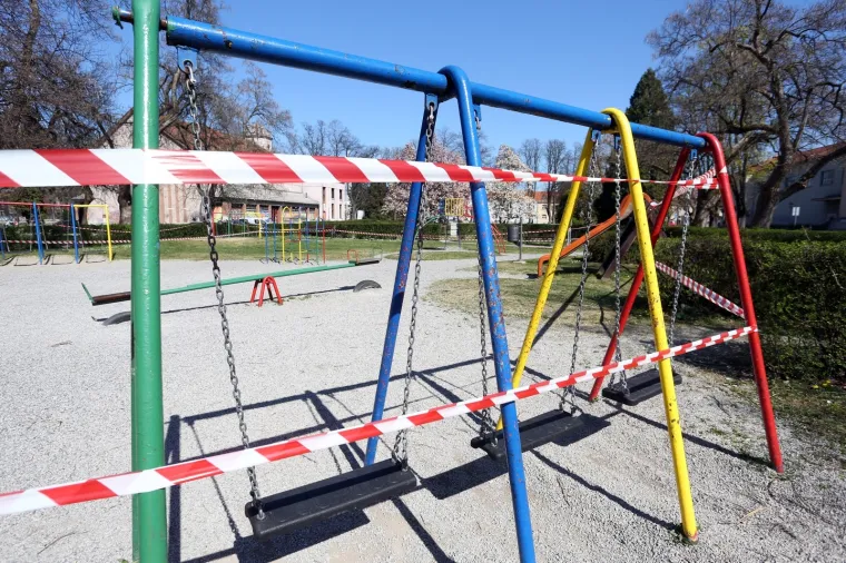 Prije točno godinu dana Bero&scaron; je proglasio epidemiju korone! Prisjetite se kako je tada bilo: Redovi pred trgovinama, prazne police, dezinfekcija...