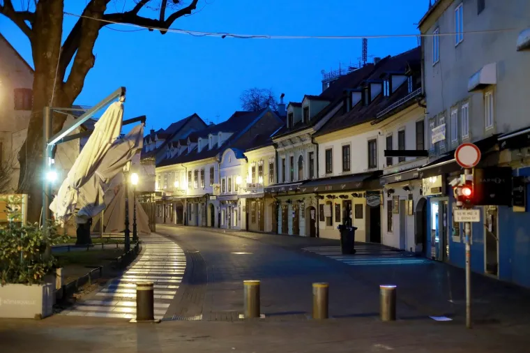 Prije točno godinu dana Bero&scaron; je proglasio epidemiju korone! Prisjetite se kako je tada bilo: Redovi pred trgovinama, prazne police, dezinfekcija...