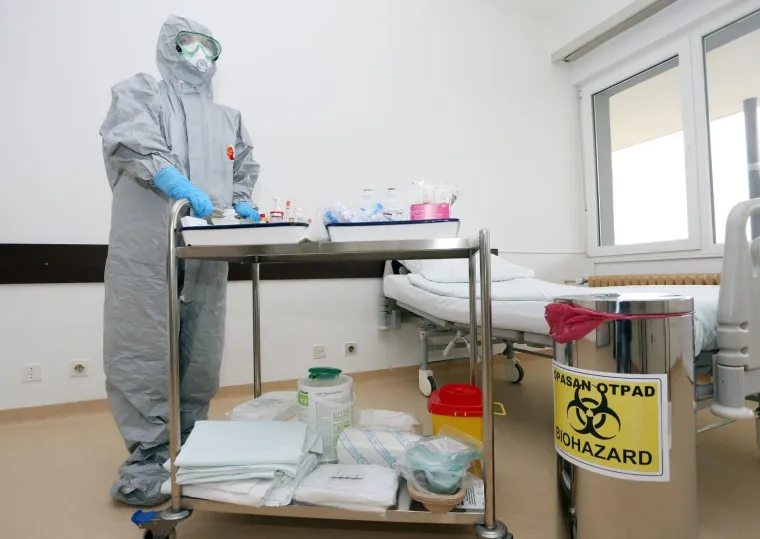 Prije točno godinu dana Bero&scaron; je proglasio epidemiju korone! Prisjetite se kako je tada bilo: Redovi pred trgovinama, prazne police, dezinfekcija...