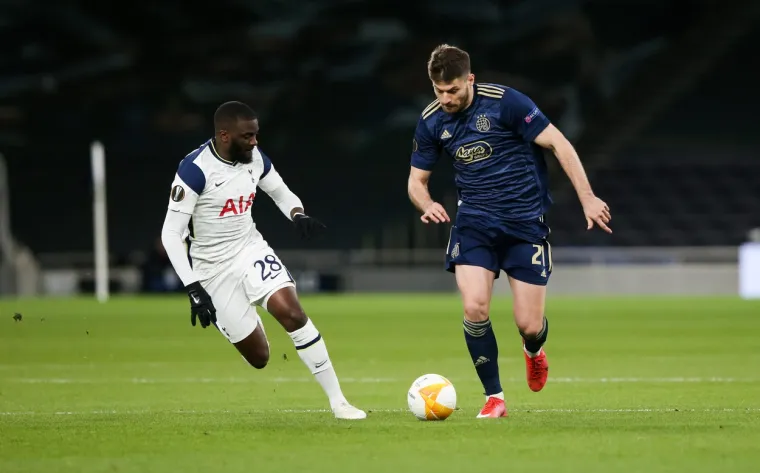 Petković opet u igri odrađuje lavovski posao.