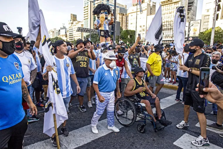 DIEGO JE ARGENTINA: Žestoki prosvjedi u Buenos Airesu; Tko je kriv za Maradoninu smrt?