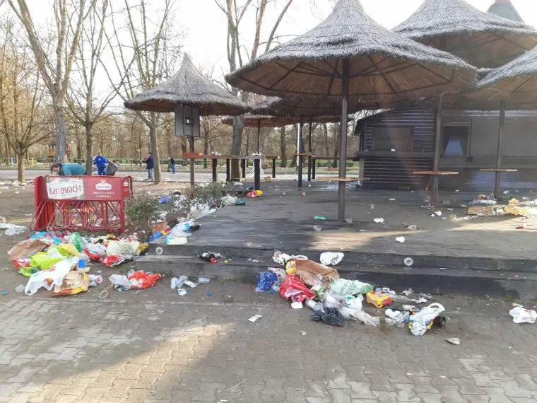 Kako izgleda Jarun nakon okupljanja mladih? Hrpetina smeća, smrad...