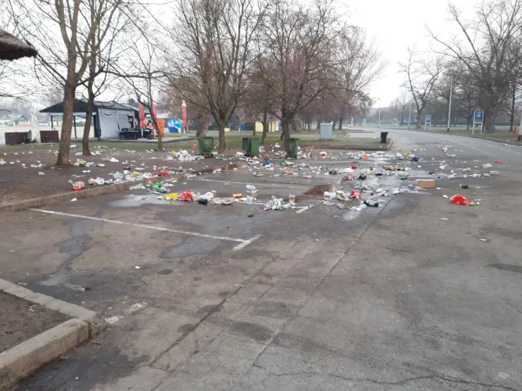 Kako izgleda Jarun nakon okupljanja mladih? Hrpetina smeća, smrad...