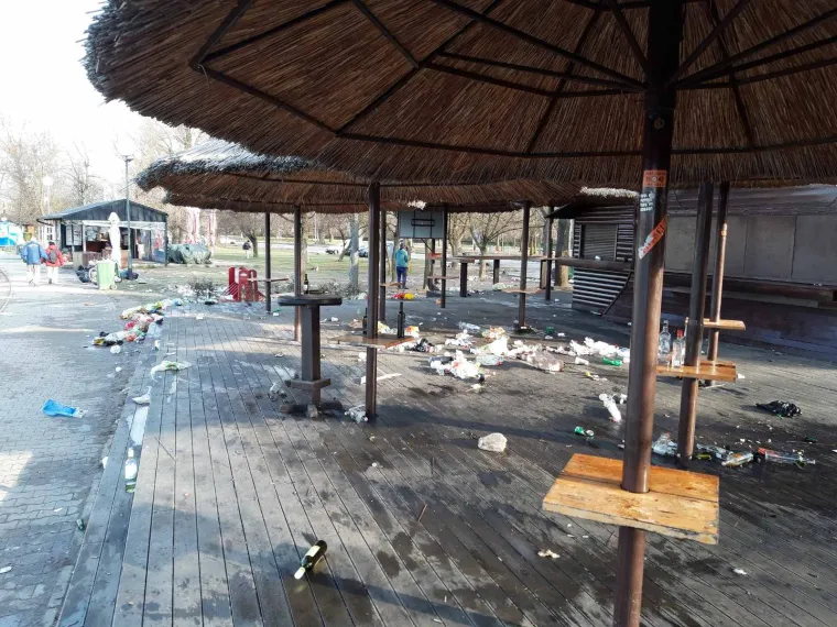 Kako izgleda Jarun nakon okupljanja mladih? Hrpetina smeća, smrad...