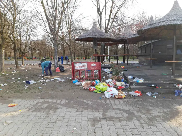 Kako izgleda Jarun nakon okupljanja mladih? Hrpetina smeća, smrad...