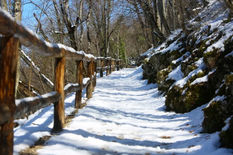 Idila na Plitvicama! U najljep&scaron;em nacionalnom parku pao je snijeg