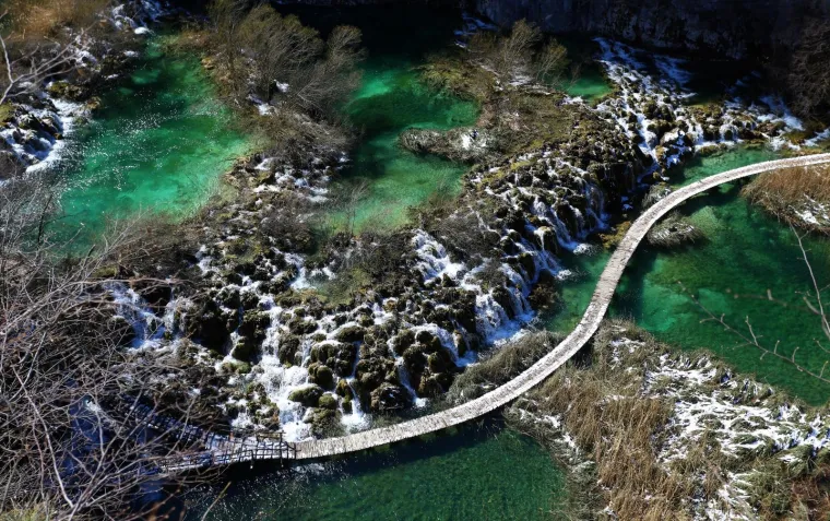 Idila na Plitvicama! U najljep&scaron;em nacionalnom parku pao je snijeg