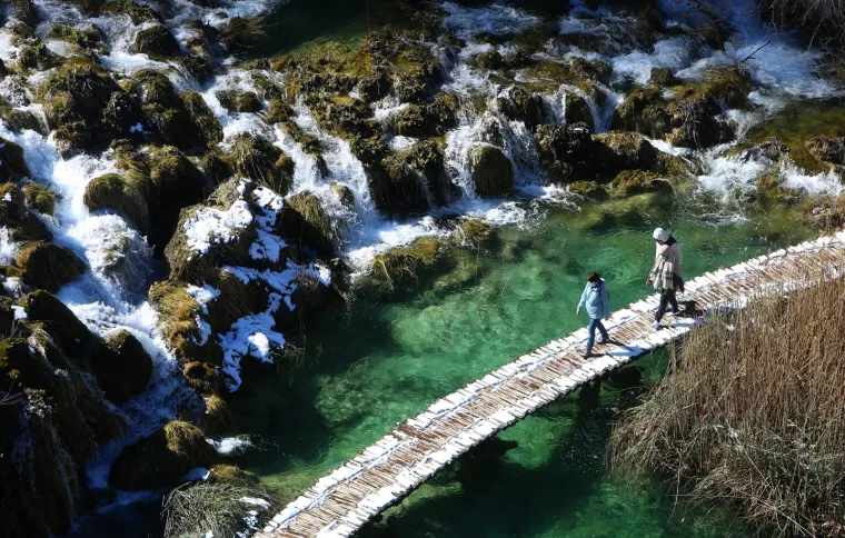 Idila na Plitvicama! U najljep&scaron;em nacionalnom parku pao je snijeg