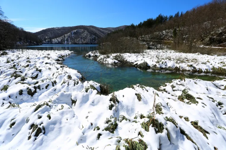 Idila na Plitvicama! U najljep&scaron;em nacionalnom parku pao je snijeg