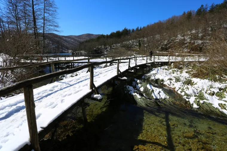 Idila na Plitvicama! U najljep&scaron;em nacionalnom parku pao je snijeg