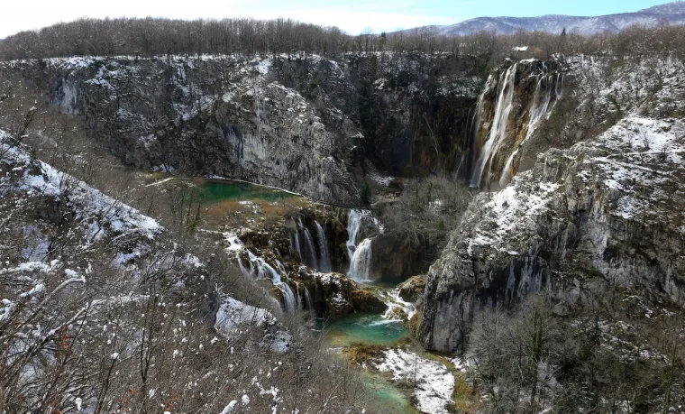 Idila na Plitvicama! U najljep&scaron;em nacionalnom parku pao je snijeg