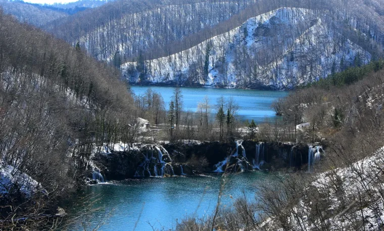Idila na Plitvicama! U najljep&scaron;em nacionalnom parku pao je snijeg