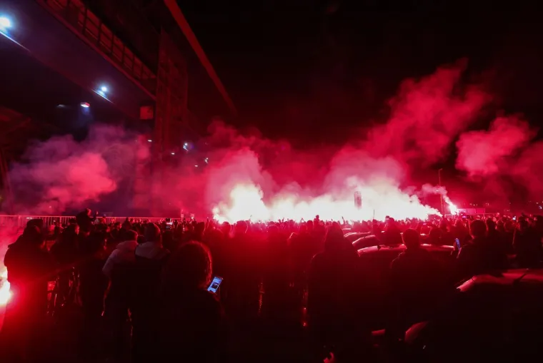 BOYSI SLAVE UZ PREKRIŽENU MAMIĆEVU GLAVU: Prekrasne scene u Zagrebu, ludilo kakvo se ne pamti