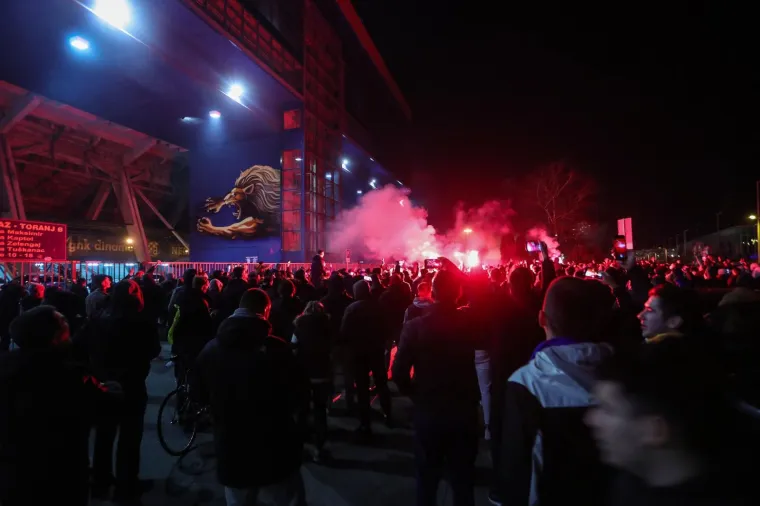 BOYSI SLAVE UZ PREKRIŽENU MAMIĆEVU GLAVU: Prekrasne scene u Zagrebu, ludilo kakvo se ne pamti