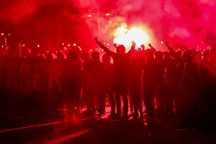 BOYSI SLAVE UZ PREKRIŽENU MAMIĆEVU GLAVU: Prekrasne scene u Zagrebu, ludilo kakvo se ne pamti