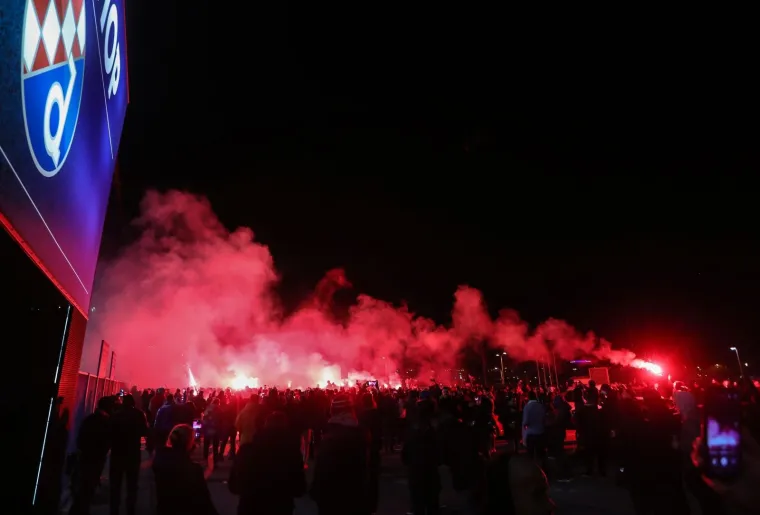 BOYSI SLAVE UZ PREKRIŽENU MAMIĆEVU GLAVU: Prekrasne scene u Zagrebu, ludilo kakvo se ne pamti