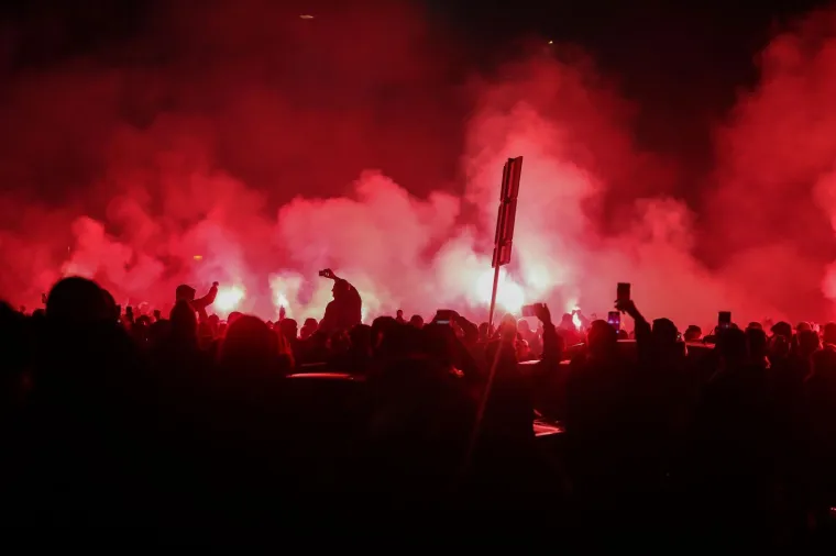 BOYSI SLAVE UZ PREKRIŽENU MAMIĆEVU GLAVU: Prekrasne scene u Zagrebu, ludilo kakvo se ne pamti