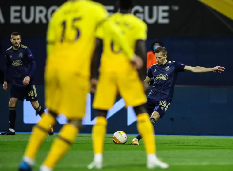 EUROPSKA NOĆ NA MAKSIMIRU: Pogledajte kako izgleda borba modrih protiv Mourinhovih trupa