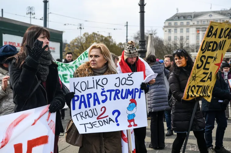 Koronaprosvjed u Zagrebu: 'Koliko jo&scaron; Papa &Scaron;trumf traju dva tjedna?'