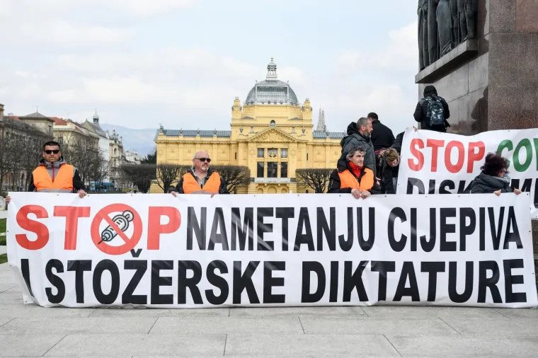 Koronaprosvjed u Zagrebu: 'Koliko jo&scaron; Papa &Scaron;trumf traju dva tjedna?'
