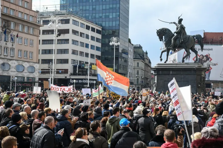 Koronaprosvjed u Zagrebu: 'Koliko jo&scaron; Papa &Scaron;trumf traju dva tjedna?'