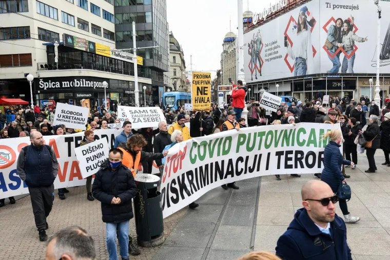 Koronaprosvjed u Zagrebu: 'Koliko jo&scaron; Papa &Scaron;trumf traju dva tjedna?'