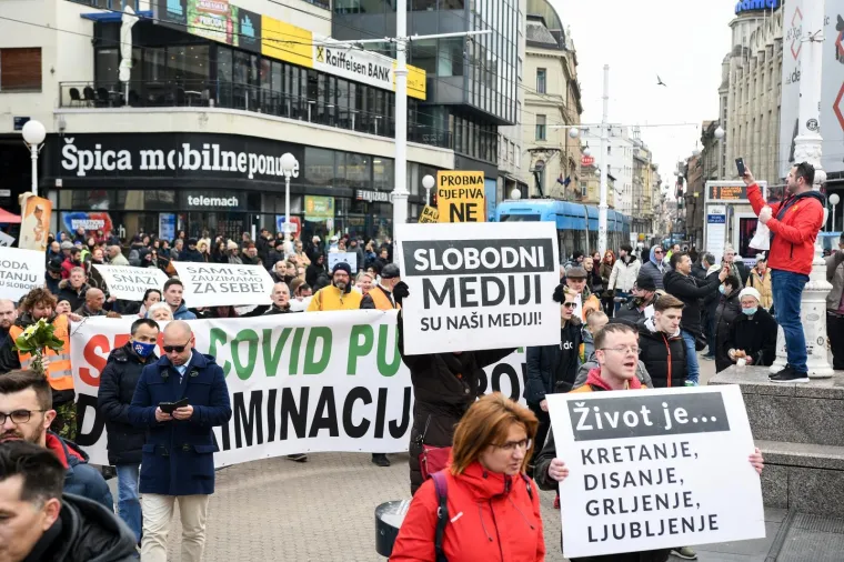 Koronaprosvjed u Zagrebu: 'Koliko jo&scaron; Papa &Scaron;trumf traju dva tjedna?'